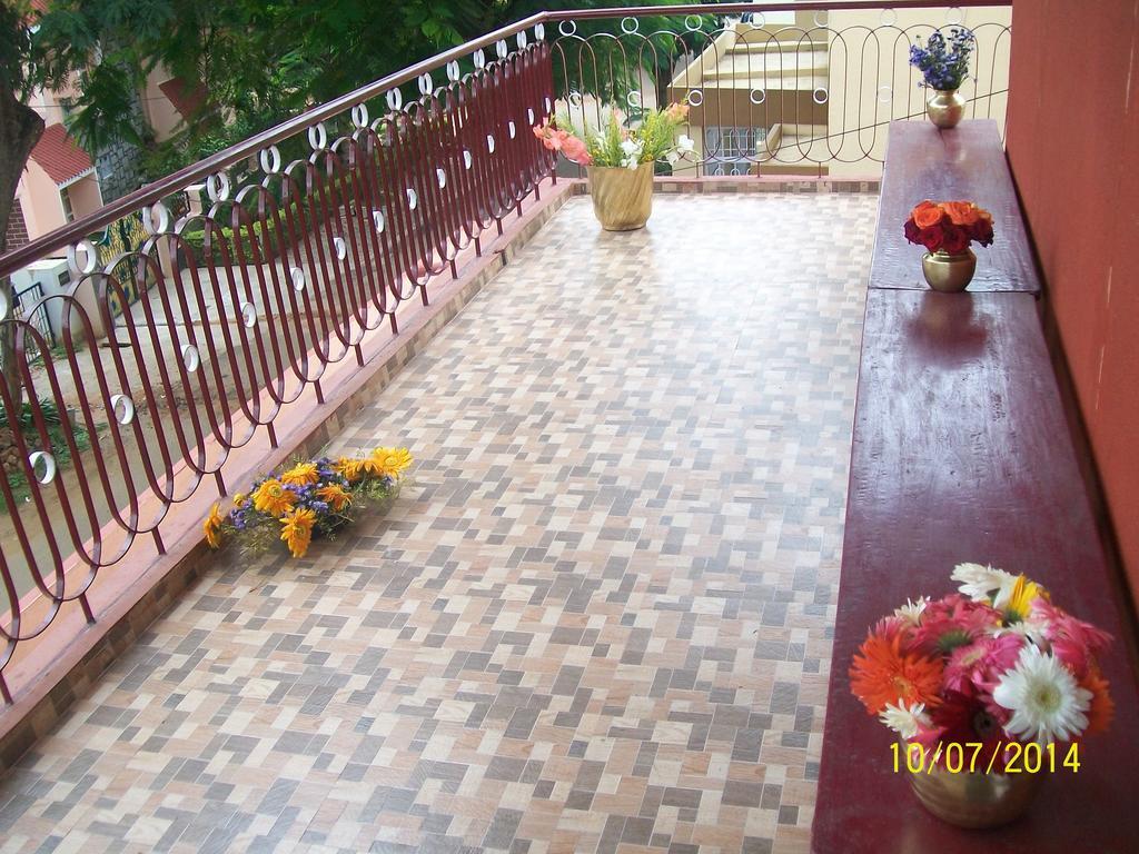 Red House Yoga Center Apartment Mysore Exterior photo
